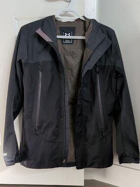 Under Armour Nylon Hooded Raincoat with Zip Vents